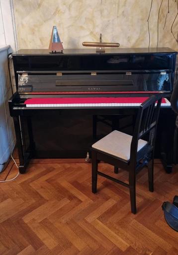 Kawai piano CS11 (upright); zwart hoogglans; in prima staat beschikbaar voor biedingen