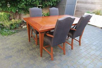 Eettafel 180 x 100 cm kersenhout met 4 kersenhouten stoelen beschikbaar voor biedingen