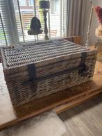 rieten kist , mamd met metalen details hoffz, Ophalen, Minder dan 50 cm, Gebruikt, 50 tot 100 cm