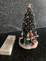 Kerstboom verlicht met zingende groep, Diversen, Ophalen of Verzenden, Zo goed als nieuw