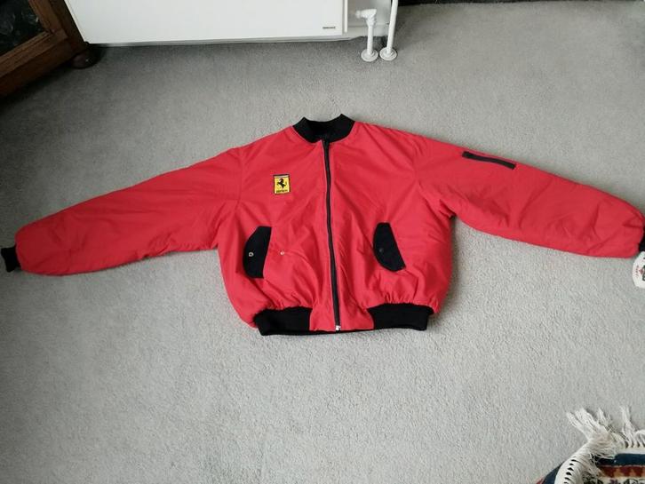 FERRARI bomber jacket maat s/m nieuw ongedragen, Kleding | Heren, Jassen | Zomer, Nieuw, Maat 48/50 (M), Rood, Ophalen of Verzenden