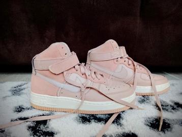 Nike Air Force 1 Suède Roze - Maat 38.5 beschikbaar voor biedingen