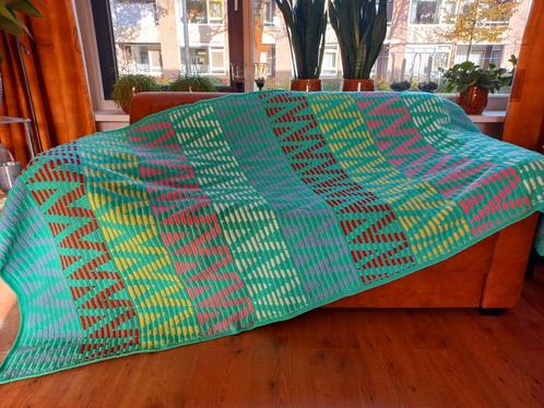 Nieuwe gehaakte sprei, deken, woondeken, plaid 2.30 x 1.30, Huis en Inrichting, Woonaccessoires | Plaids en Woondekens, Nieuw
