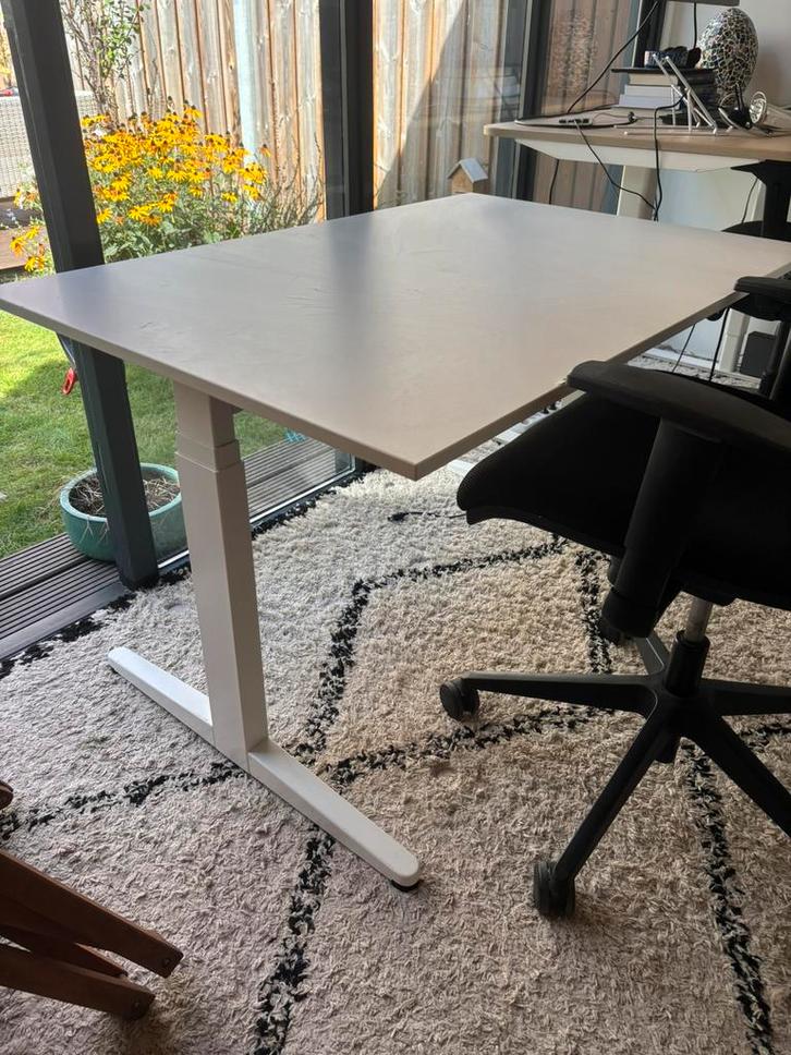 Ahrend Elektrisch zit sta bureau en bureaustoel, Huis en Inrichting, Bureaus, Gebruikt, Elektrisch, Ophalen