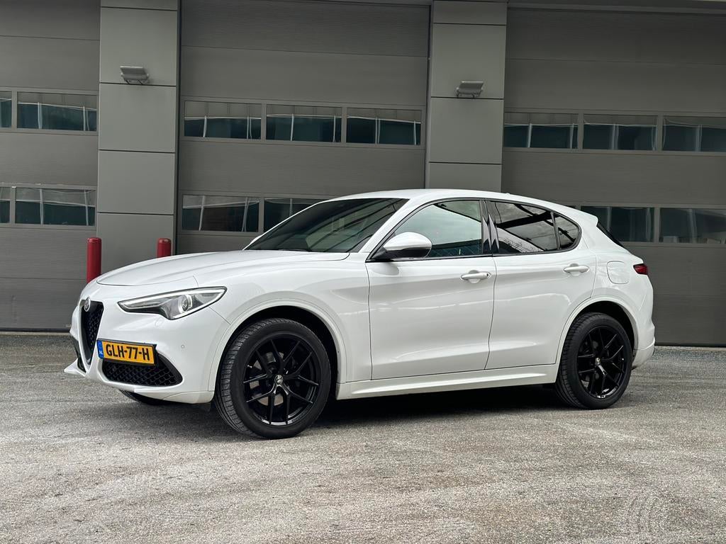 Alfa Romeo Stelvio 2.0 280pk AT AWD 2018 Wit, Auto's, Alfa Romeo, Automaat, 1995 cc, Zwart, 4 cilinders