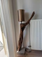 Houten vloerlamp op beton, Huis en Inrichting, Lampen | Vloerlampen, Ophalen, Zo goed als nieuw, Hout, 100 tot 150 cm