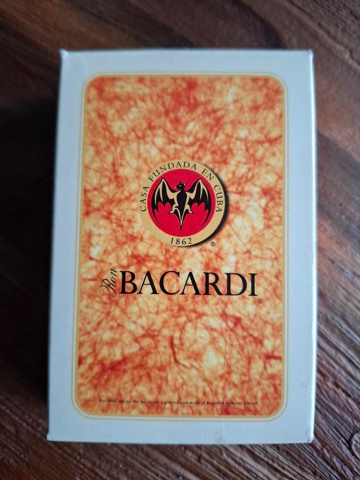 Bacardi Speelkaarten - Bijzondere Set, Hobby en Vrije tijd, Gezelschapsspellen | Kaartspellen, Zo goed als nieuw, Een of twee spelers