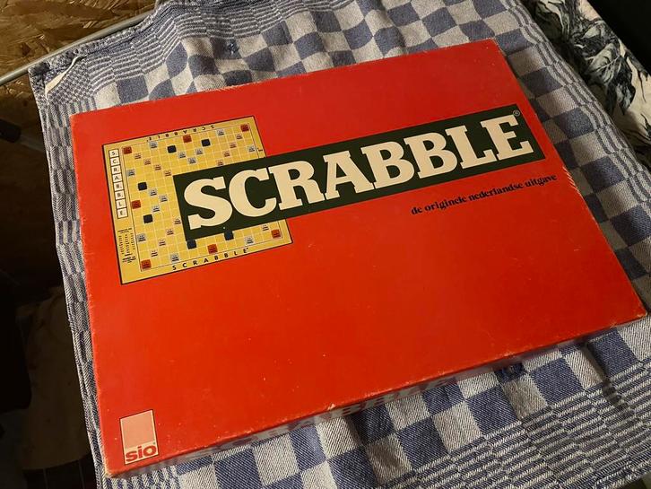 Scrabble met houten letters., Hobby en Vrije tijd, Gezelschapsspellen | Bordspellen, Zo goed als nieuw, Een of twee spelers, Drie of vier spelers