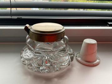 Victoriaanse inktpot met klepdeksel glas / messing inkt pot beschikbaar voor biedingen