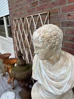 Klassiek Tuinbeeld op Zuil van Steen, Ophalen, Gebruikt, Steen, Mensenbeeld