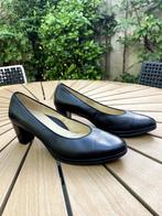 Donkerblauwe lederen pumps Stewardess maat 38, Pumps, Blauw, Ophalen of Verzenden, Zo goed als nieuw