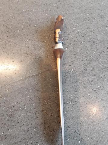 Afrikaanse briefopener beschikbaar voor biedingen