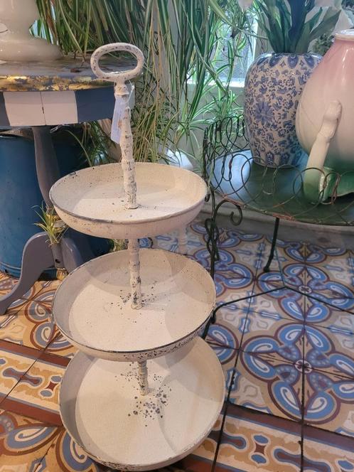 Nieuwe metalen 70 cm hoge etagère Clayre & Eef foto 1 t/m 4, Huis en Inrichting, Woonaccessoires | Etagères, Nieuw, Ophalen of Verzenden