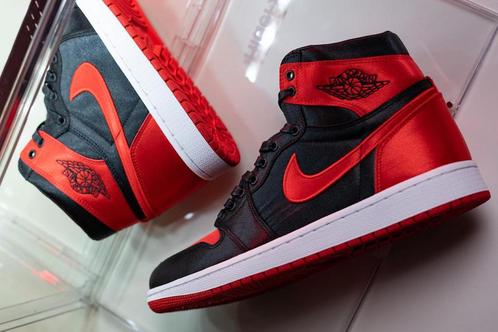 Nike Air Jordan 1 High Satin Bred 44,5 (ds royal og travis, Kleding | Heren, Schoenen, Nieuw, Sneakers of Gympen, Zwart, Ophalen