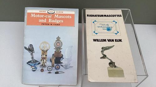 Boekjes Motorkap emblemen,mascottes (2), Verzamelen, Automerken, Motoren en Formule 1, Zo goed als nieuw, Auto's, Verzenden