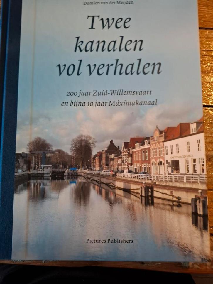 Twee kanalen vol verhalen - Zuid-Willemsvaart & Máximakanaal, Boeken, Geschiedenis | Stad en Regio, Zo goed als nieuw, 20e eeuw of later