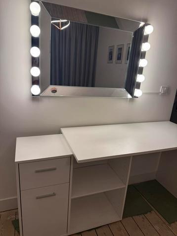 Kaptafel/makeup tafel inclusief musik lampen IKEA en spiegel