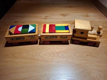 houten speelgoedtrein beschikbaar voor biedingen