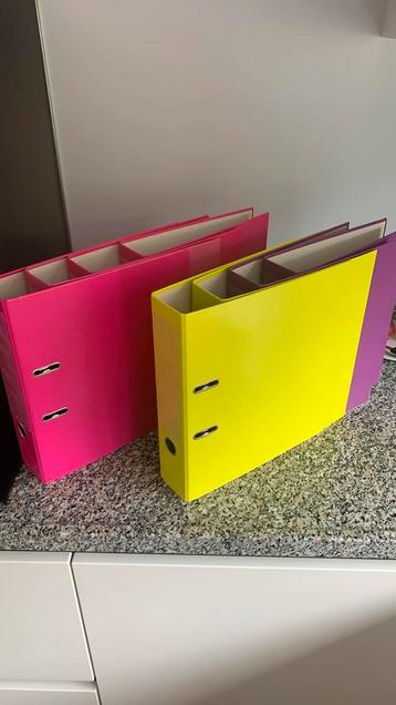 8 stuks A4 ordners beschikbaar voor biedingen