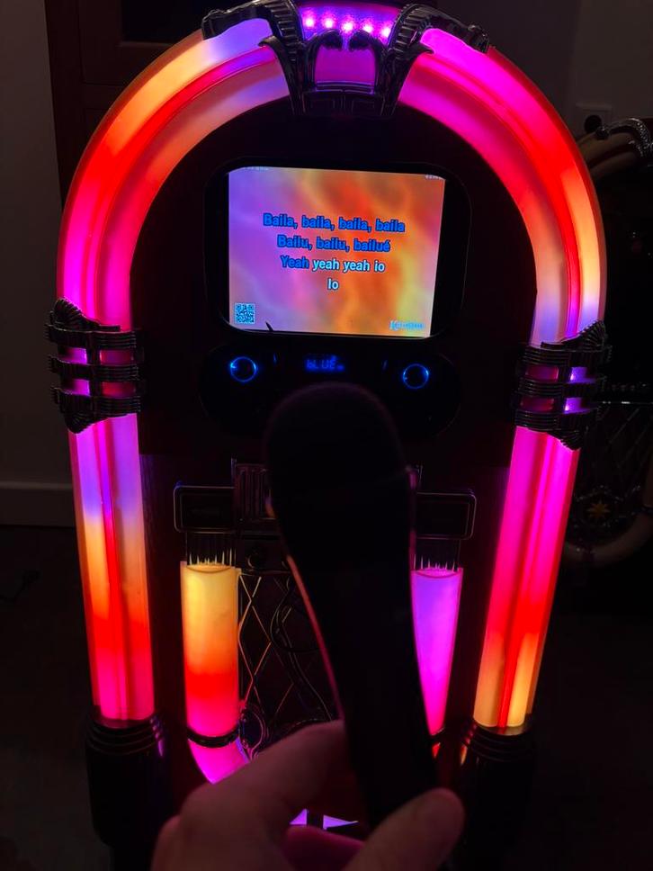 Karaoke Jukebox Wurlitzer design met LED te huur JBL sound, Audio, Tv en Foto, Karaoke-apparatuur, Zo goed als nieuw, Complete set