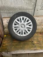 Volkswagen continental winterbanden op velg met wieldop, Auto-onderdelen, Banden en Velgen, Gebruikt, 15 inch, Banden en Velgen