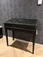 Zwarte display tafel met glazen bovenkant, Ophalen, 50 tot 100 cm, Zo goed als nieuw, 25 tot 50 cm