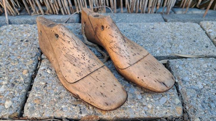 Oude houten kinder schoenleest !, Antiek en Kunst, Curiosa en Brocante, Ophalen of Verzenden