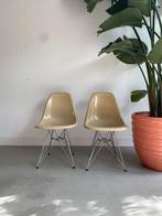2x Herman Miller Eames Fiberglass greige, Ophalen of Verzenden, Gebruikt