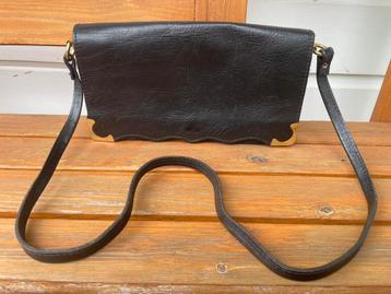 Vintage leren tas shoudertas zwart met gouden details beschikbaar voor biedingen