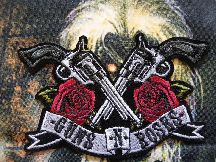 Guns N' Roses vrij  mooie shaped logo patch 51- 9 x 15 cm, Verzamelen, Muziek, Artiesten en Beroemdheden, Nieuw, Kleding, Verzenden