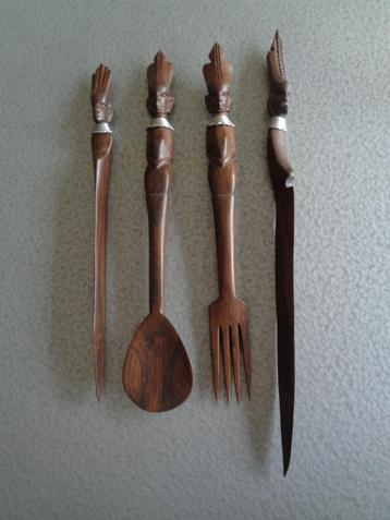 Afrikaans hardhout Sierbestek met houtsnijwerk. Briefopener. beschikbaar voor biedingen