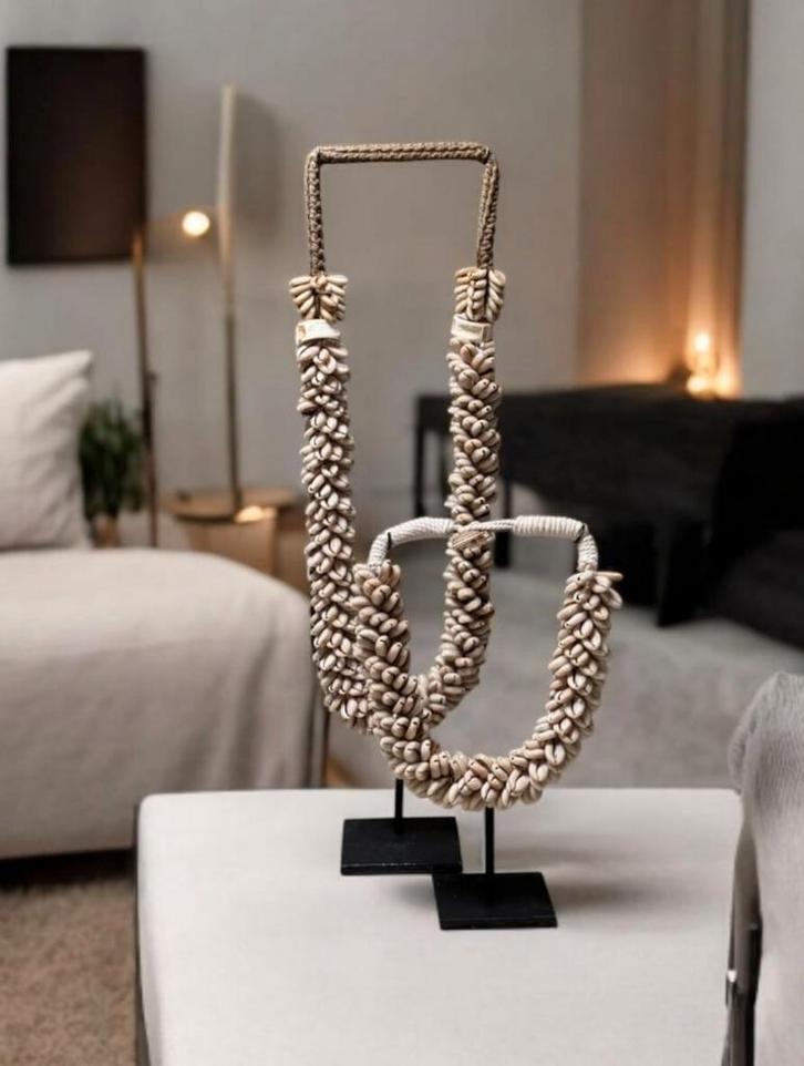Schelpenketting kauri op standaard bali, Huis en Inrichting, Woonaccessoires | Kransen, Nieuw, Ophalen of Verzenden