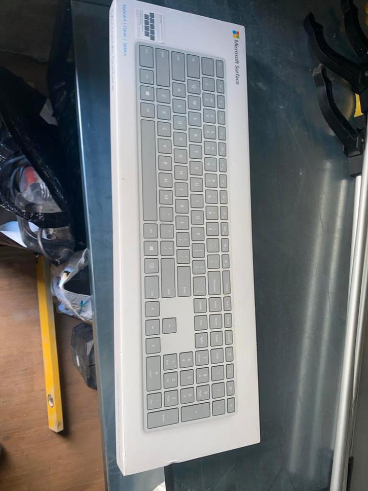 Microsoft Surface Bluetooth Toetsenbord, Computers en Software, Toetsenborden, Zo goed als nieuw, Qwerty, Draadloos, Multimediatoetsen