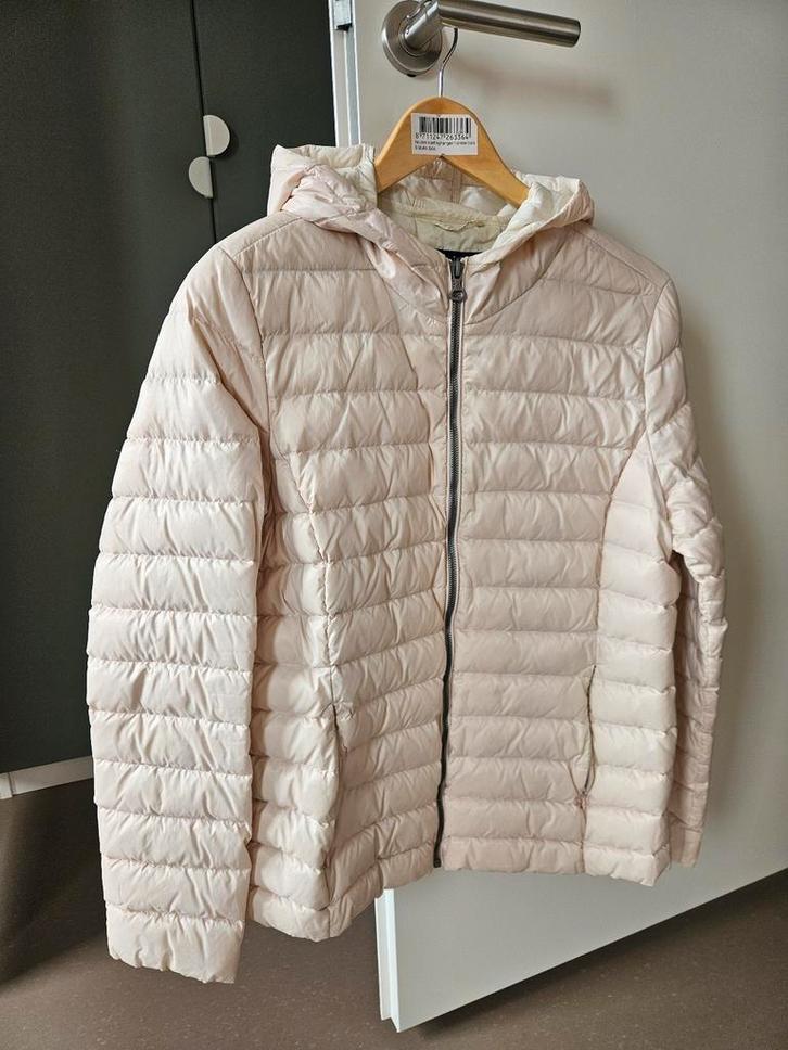 Lichtroze donzen tussenjas met capuchon mt M, Kleding | Dames, Jassen | Winter, Zo goed als nieuw, Maat 38/40 (M), Roze, Ophalen of Verzenden