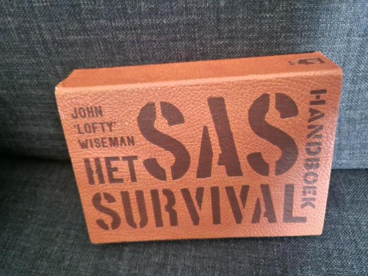Dwarsligger 9: SAS het Survival handboek - limited edition, Boeken, Natuur, Gelezen, Natuur algemeen, Ophalen of Verzenden