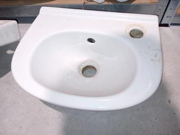 Compacte Opzetwastafel 34x27,5 cm beschikbaar voor biedingen