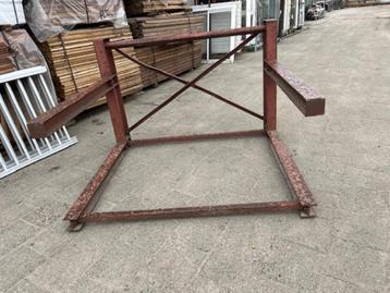 Draagarmstelling palletstelling beschikbaar voor biedingen