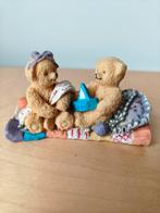 Beeldje beertjes op bank, Verzamelen, Beren en Cherished Teddies, Ophalen of Verzenden, Zo goed als nieuw, Beeldje, Overige merken
