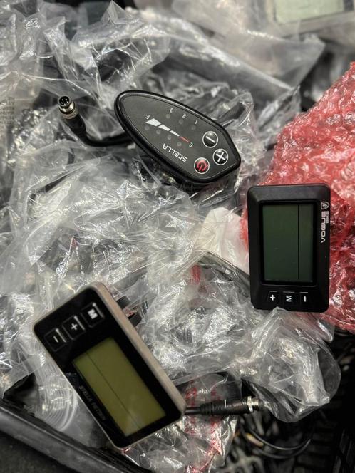 2x Kratten  Vol Display Zo goed als nieuw, Fietsen en Brommers, Fietsaccessoires | Fietscomputers, Zo goed als nieuw, Ophalen of Verzenden