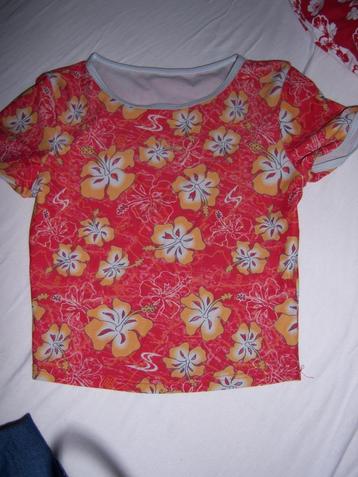 Leuke felgekleurde damestop, maat S beschikbaar voor biedingen