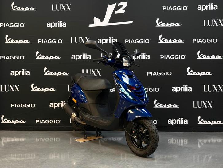 Piaggio Zip | Dark Candy Blu | Brom | 2023 | 15531 km | 1eig, Fietsen en Brommers, Scooters | Kymco, Zo goed als nieuw, Benzine