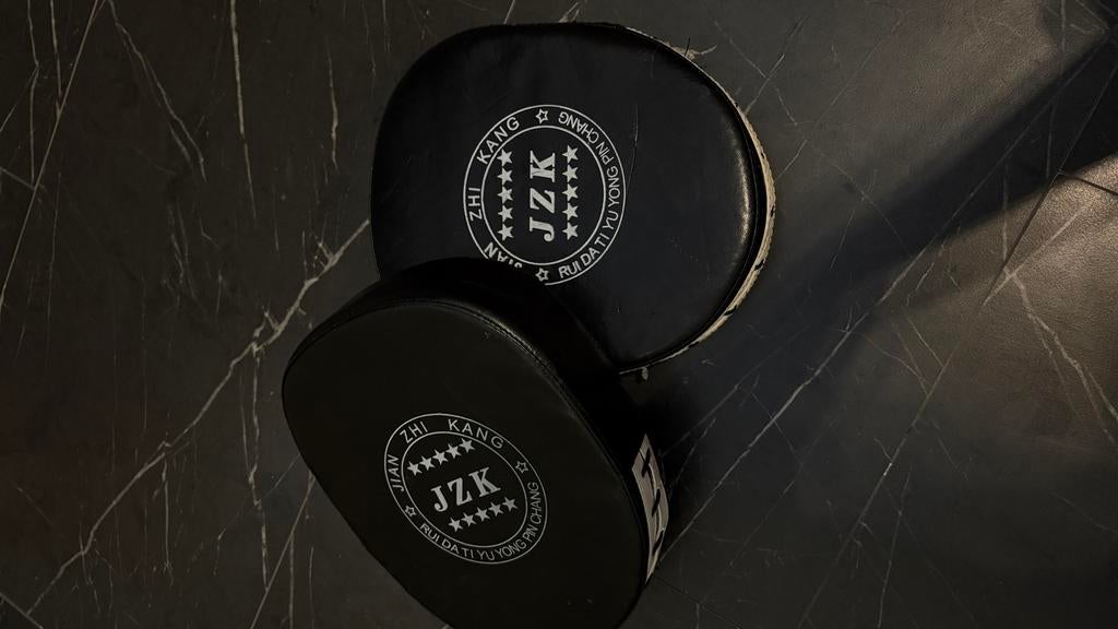 2x Bokshandschoen Pads - Muay Thai, Kick Boxing, MMA, Ophalen, Gebruikt, Overige, Vechtsportbescherming