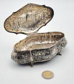 49. Zilveren kistje, 1927 – stadsgezicht, Rococo Revival, Antiek en Kunst, Ophalen of Verzenden, Zilver