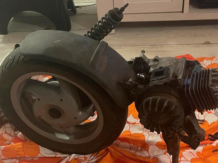 Piaggio zip 2t blok 70cc, Fietsen en Brommers, Brommeronderdelen | Scooters, Zo goed als nieuw, Piaggio, Blok, Ophalen