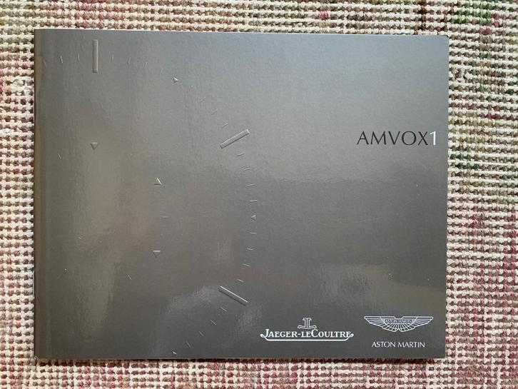 Brochure folder Jaeger Lecoultre Aston Martin Amvox1 nieuw!, Boeken, Auto's | Folders en Tijdschriften, Nieuw, Overige merken