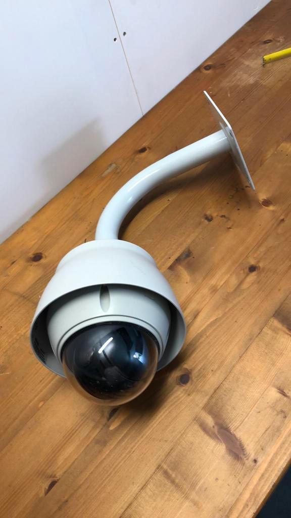 Houder / muurbeugel met beveiligingscamera, Audio, Tv en Foto, Videobewaking, Zo goed als nieuw, Ophalen of Verzenden