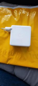 Apple macbook adapter 96W, Computers en Software, Laptop-opladers, Ophalen of Verzenden, Zo goed als nieuw