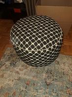 Stoere poef met beschadiging aan de onderkant, Ophalen, Gebruikt, Stof, Modern