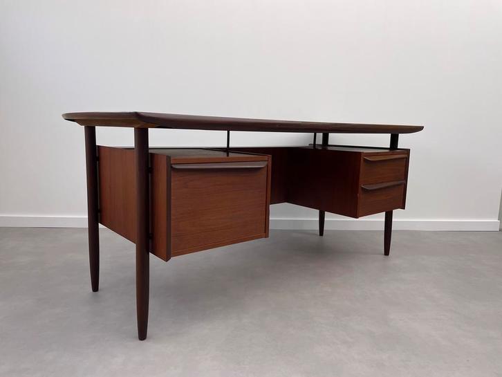 Vintage Tijsseling  Nijkerk Koehoorn bureau, Huis en Inrichting, Bureaus, Zo goed als nieuw, Ophalen