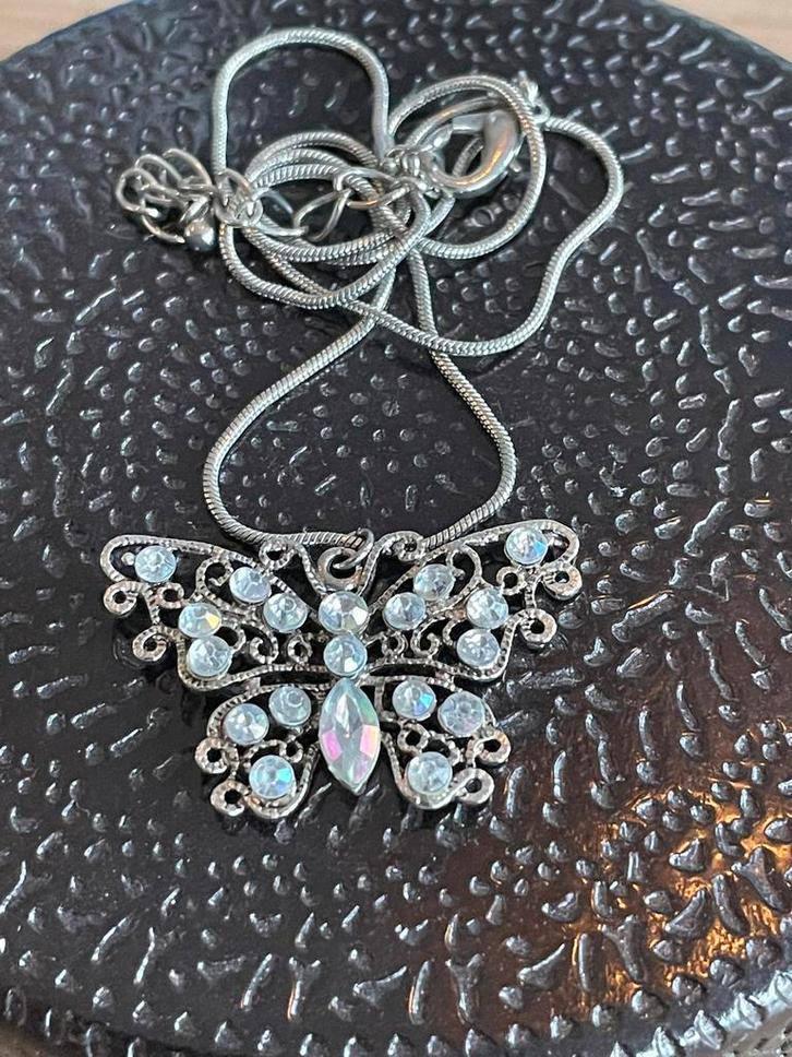 Schattige vintage vlinderhanger aan ketting, Sieraden, Tassen en Uiterlijk, Kettingen, Zo goed als nieuw, Overige materialen, Zilver